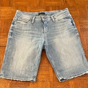 Silver Jeans silo Bermuda  Light Blue Denim Shorts with Branded Button